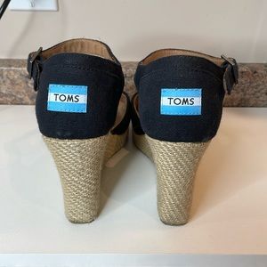Size 8.5 TOMS Black Canvas Wedge Sandals